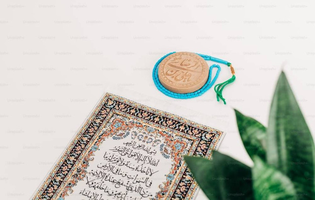 Ilustrasi Pengertian Ukhuwah dan Jenisnya , Sumber Unsplash/Behnam Norouzi