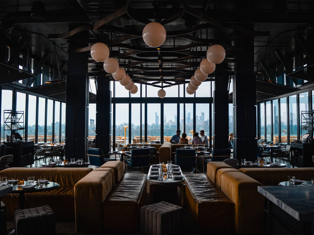 Ilustrasi Restoran di Plaza Senayan. Sumber: Unsplash/Paul Griffin