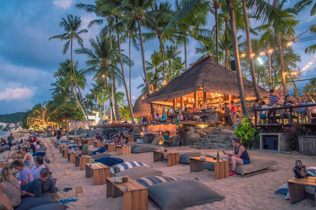 Ilustrasi Tempat Melihat Sunset di Seminyak, sumber: unsplash/PradeepGhildiy