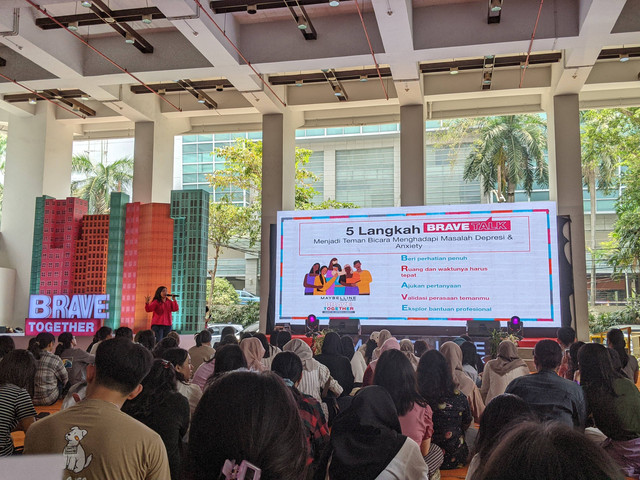 Acara pelatihan Brave Talk: Yuk Berani Bersama Menjadi Teman Cerita yang digelar oleh Maybelline di UNIKA Atma Jaya, Jakarta Selatan, Jumat (6/10). Foto: Maybelline Indonesia.