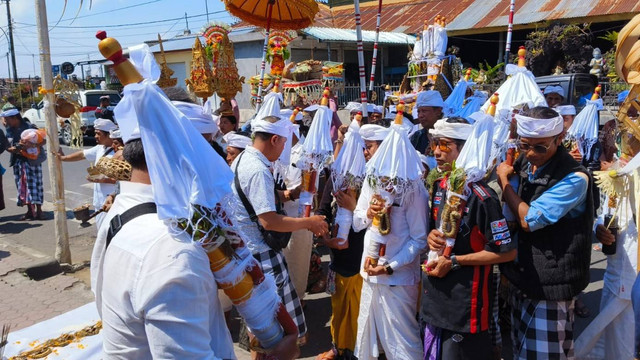 Suasana penyerahan Tirta Suci serangkaian upacara Danu Kerthi di Gunung Batur, Bali - IST