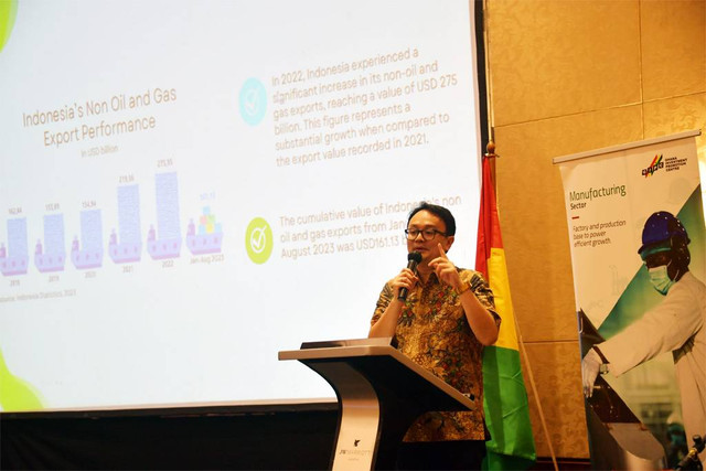 Wakil Menteri Perdagangan RI, Jerry Sambuaga menjadi pembicara pada Ghana-Indonesia Business Forum 2023 yang berlangsung di Hotel JW Marriot, Jakarta, Senin (8 Okt). Foto: Kemendag RI