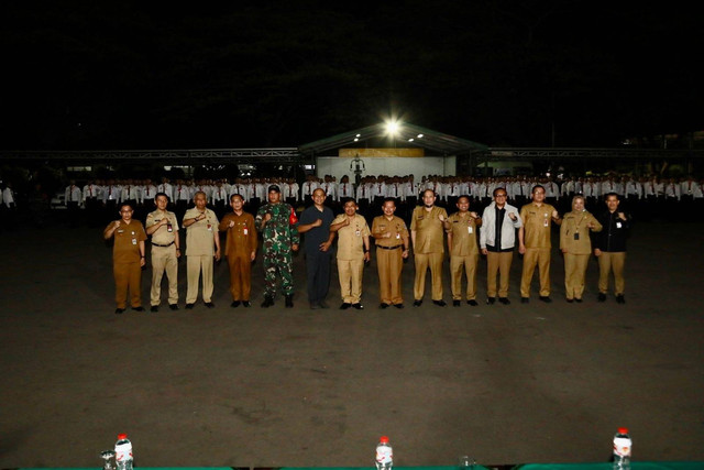 Sekjen Kemendagri Suhajar Diantoro memberikan ceramah Muatan Teknis Substantif Lembaga (MTSL) Pelatihan Dasar CPNS Purna Praja IPDN Angkatan XXIX Tahun Anggaran 2023 di Rindam Jaya, Jakarta Timur, Senin (9/10/2023). Foto: Kemendagri RI