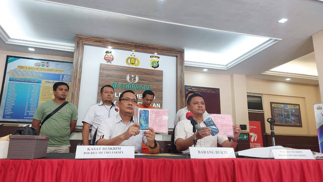 Pers rilis di Polres Jakarta Selatan yang dipimpin oleh Kasat Reskrim AKBP Bintoro, di Mapolres Jaksel, Selasa (10/10/2023). Foto: Thomas Bosco/kumparan