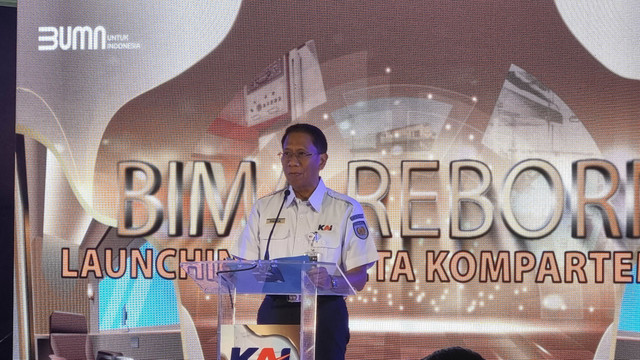 Direktur Utama KAI Didiek Hartantyo di Stasiun Gambir, Selasa (10/10/2023). Foto: Ave Airiza Gunanto/kumparan