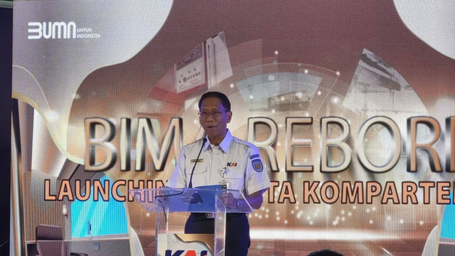 Direktur Utama KAI Didiek Hartantyo di Stasiun Gambir, Selasa (10/10/2023). Foto: Ave Airiza Gunanto/kumparan