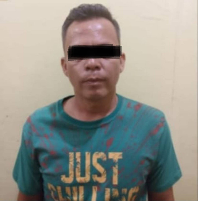 Pria bernama Umar Hadi yang ditangkap karena cabuli anak tirinya sendiri. (ist)