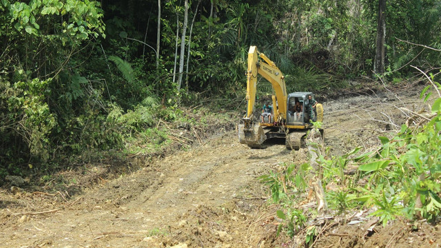 Pembukaan jalan sepanjang 3 kilometer pada pelaksanaan TMMD ke-118 Kodim 1427/Pasangkayu.