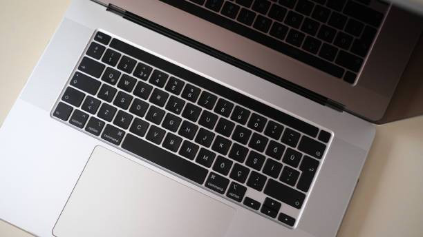 Ilustrasi Cara Restart Macbook, Foto: Unsplash/Wirestock.