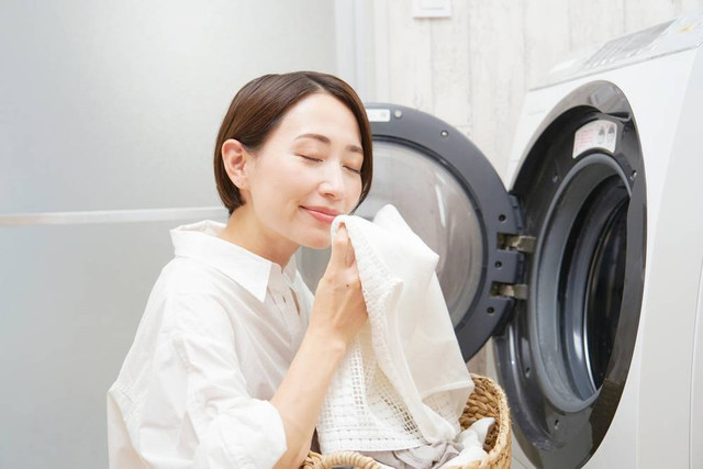 Ilustrasi mencuci pakaian tetap wangi hingga 21 hari. Foto: siro46/Shutterstock