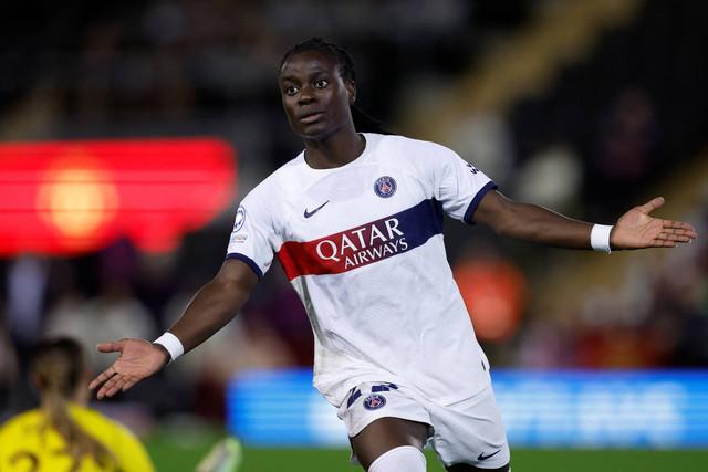 Pemain Paris St Germain Tabita Chawinga merayakan gol pertama mereka saat hadapi Manchester United di Leigh Sports Village, Leigh, Inggris, Rau (11/10/2023) WIB. Foto: Action Images via Reuters/Jason Cairnduff