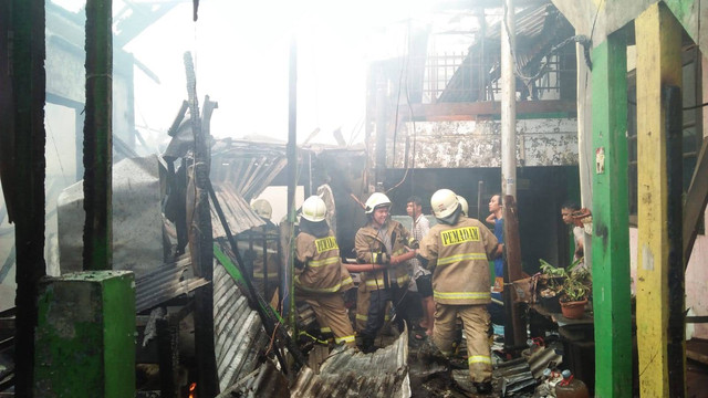 Kebakaran rumah semi permanen di Karet Tengsin, Jakarta Pusat, Rabu (11/10/2023). Foto: Dok. Istimewa