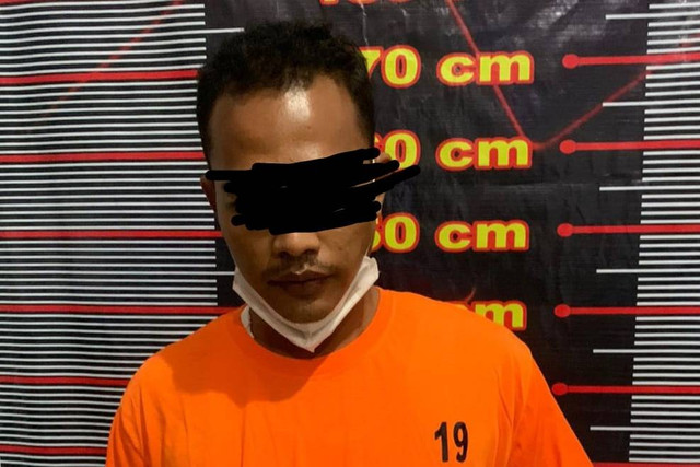 Guru honorer di Kabupaten Langkat, Sumut, yang mencabuli 10 siswinya. Foto: Dok. Polres Langkat