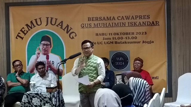 Cak Imin di acara Temu Juang Aktivis Jogja untuk Amin di kafe University Club UGM, Rabu (11/10/2023). Foto: Arfiansyah Panji Purnandaru/kumparan