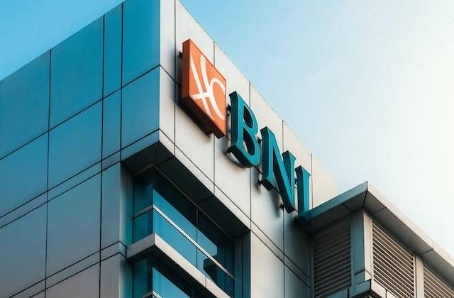 Ilustrasi Pengertian Bank Umum. Foto: Unsplash.com/Irham Setyaki