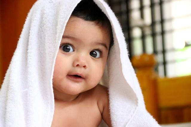 Ilustrasi Cara Mengatasi Anak Susah Mandi. Foto: dok. Unsplash/Nihal Karkala