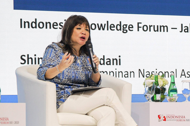Ketua Umum Asosiasi Pengusaha Indonesia (APINDO), Shinta Kamdani menjadi pembicara dalam acara IKF 2023 di Pacific Place, Jakarta, Rabu (11/10/2023). Foto: Jamal Ramadhan/kumparan