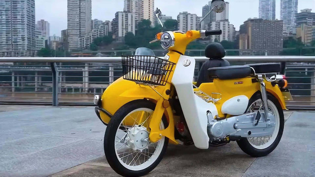 Motor China Jialing CoCo JL125B-10 yang mirip dengan Honda Super Cub series. Foto: Jialing