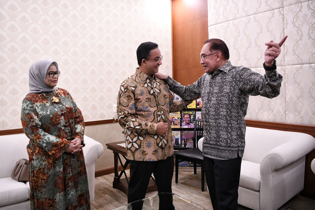 Bacapres Anies Baswedan saat bertemu Perdana Menteri Malaysia Dato’ Seri Haji Anwar bin Ibrahim (DSAI) di Perdana Putra, Putrajaya, Malaysia, Kamis (12/10). Foto: Dok. Istimewa