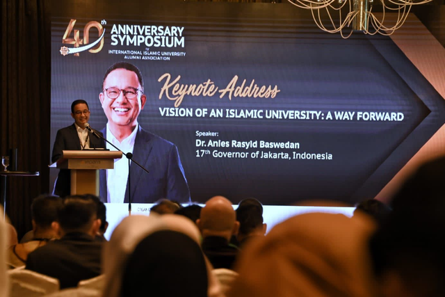 Bacapres Anies Baswedan saat menjadi keynote speaker pada acara 40th Anniversary Simposium by International Islamic University Alumni Association, Kuala Lumpur, Malaysia. Foto: Dok. Istimewa