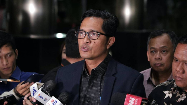 Kuasa Hukum SYL, Febri Diansyah di Gedung KPK, Kamis (12/10/2023). Foto: Iqbal Firdaus/kumparan