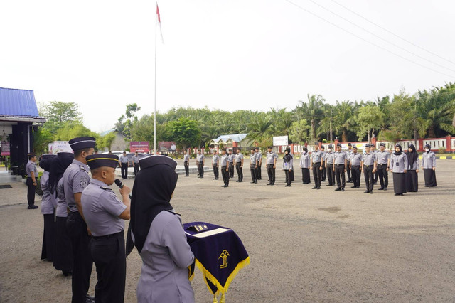 Kenaikan pangkat petugas dan pelepasan pejabat struktural Lapas Narkotika Kelas IIA Karang Intan