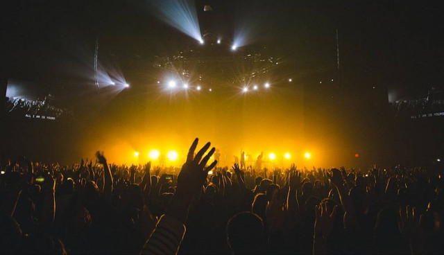 Ilustrasi Harga Tiket Semesta Berpesta 2023. Sumber Unsplash/Nainoa Shizuru