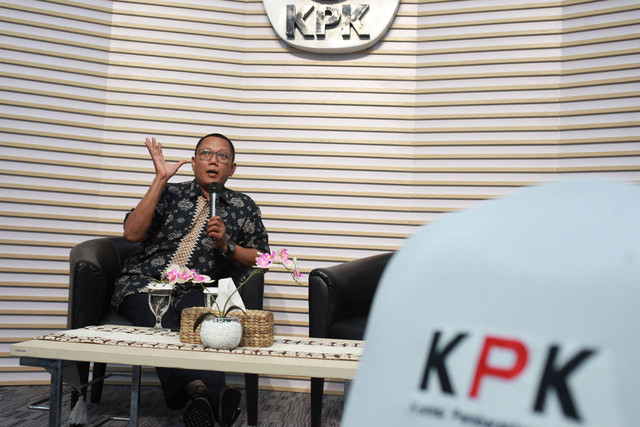 Direktur Pelayanan Pelaporan dan Pengaduan Masyarakat KPK Tomi Murtomo memberikan penjelasan kepada wartawan soal pengaduan masyarakat yang telah diterima KPK di Gedung Merah Putih KPK, Jakarta, Jumat (8/9/2023). Foto: Reno Esnir/ANTARA FOTO