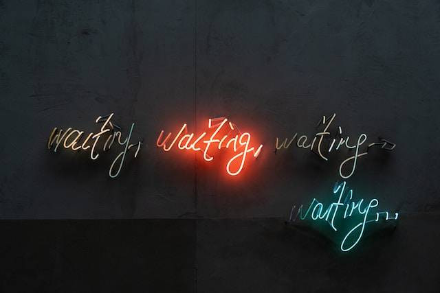 Ilustrasi kata-kata menunggu lucu, sumber foto: unsplash.com/Levi Meir Clancy