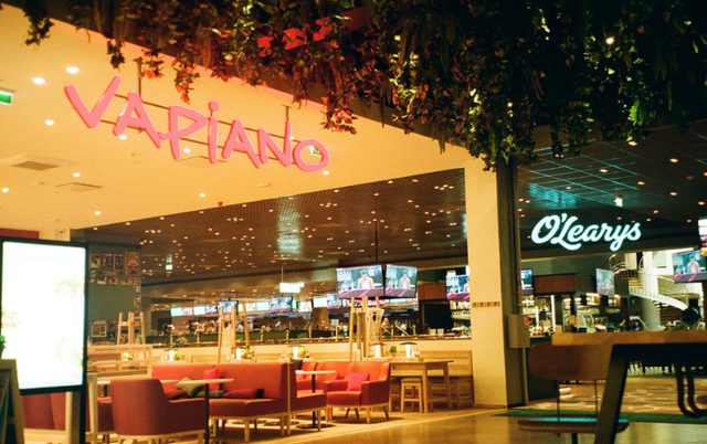 Ilustrasi Tempat Makan di PVJ. Sumber: Unsplash/Krisjanis Kazaks