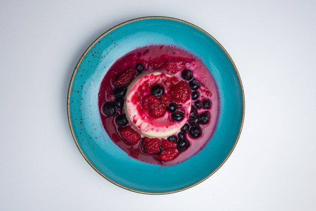 Ilustrasi Makanan di PIM. Sumber: Unsplash/Alexey Khaneft