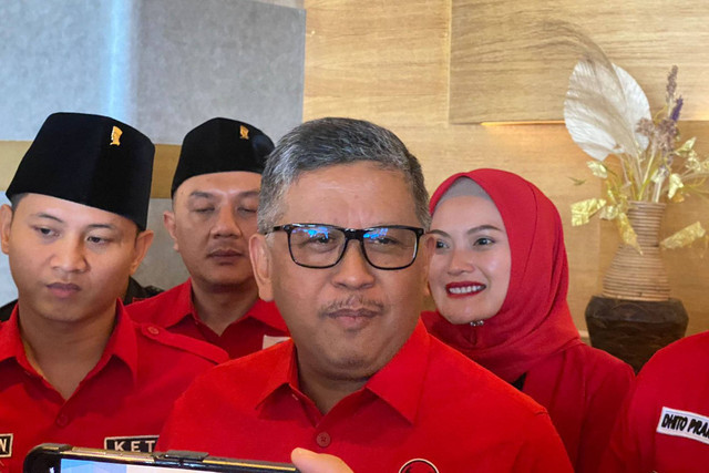 Sekjen PDI Perjuangan, Hasto Kristiyanto saat menghadiri acara Rakor Pemenangan Pilpres dan Pileg PDIP Jatim di Vasa Hotel, Surabaya, Sabtu (14/10/2023).
Foto: Farusma Okta Verdian/kumparan