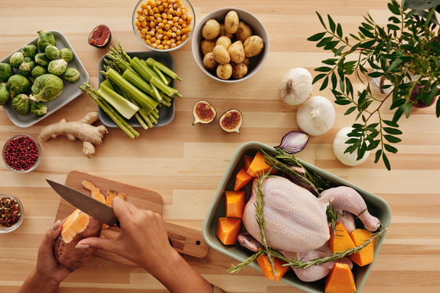 ilustrasi cara memasak ayam suwir. pexels/vanessa