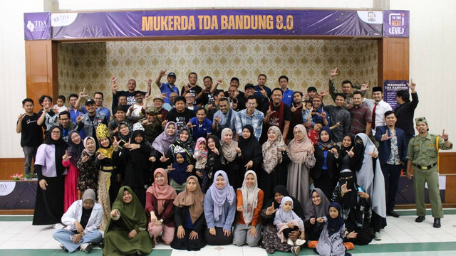 Pengurus TDA Bandung 8.0 Gelar Mukerda dengan Konsep Warung Kopi