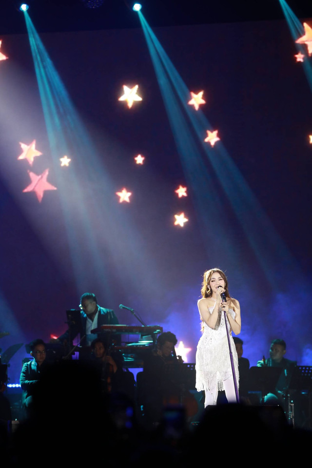 Penyanyi Mahalini tampil dalam konser tunggal yang bertajuk Fabula 2.0 di Hall Basket Senayan, Jakarta, Sabtu (14/10/2023). Foto: Aditia Noviansyah/kumparan