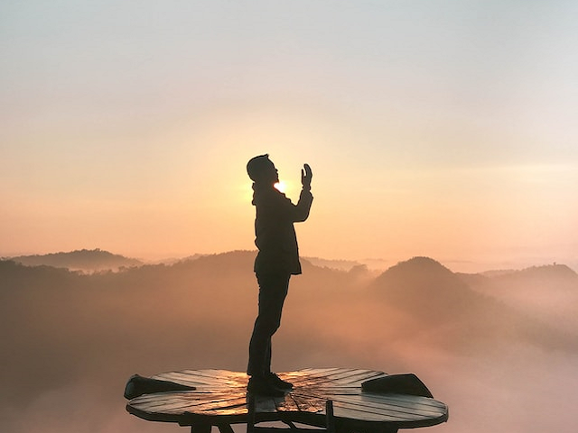 Ilustrasi contoh puisi mantra. Sumber: unsplash.com/Nega.