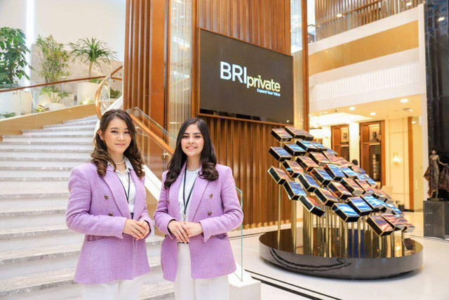 BRI dinobatkan sebagai “Best Private Bank for HNWIs, Indonesia” pada ajang The Asset Triple A Private Capital Awards. Foto: BRI 