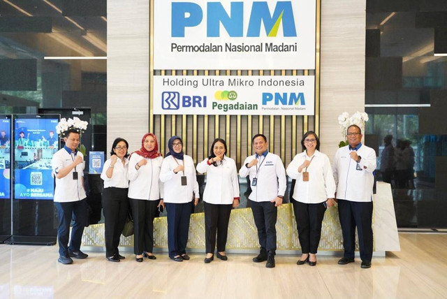 Menteri PPPA I Gusti Ayu Bintang Darmawati menitipkan pesan kepada Direktur Utama PT Permodalan Nasional Madani (PNM) Arief Mulyadi agar terus mengawal potensi Account Officer (AO) PNM Mekaar. Foto: PNM
