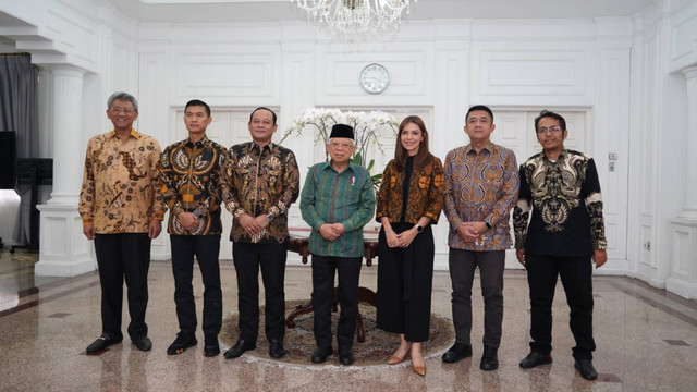 Wapres RI, Ma'ruf Amin, bertemu Satgas Mafia Bola di kantornya, di Jakarta, pada Selasa (17/10/2023). Foto: Dok. Save Our Soccer