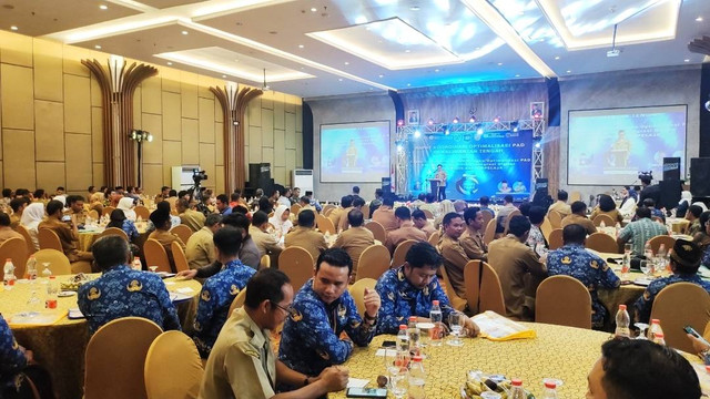 Rakor bertajuk Capacity Budilding ini diikuti perwakilan Bapenda se-Kalimantan Tengah (Kalteng), bank umum, asosiasi REI, camat, lurah dan kepala desa se-Kobar. Foto: Lukman Hakim/InfoPBUN