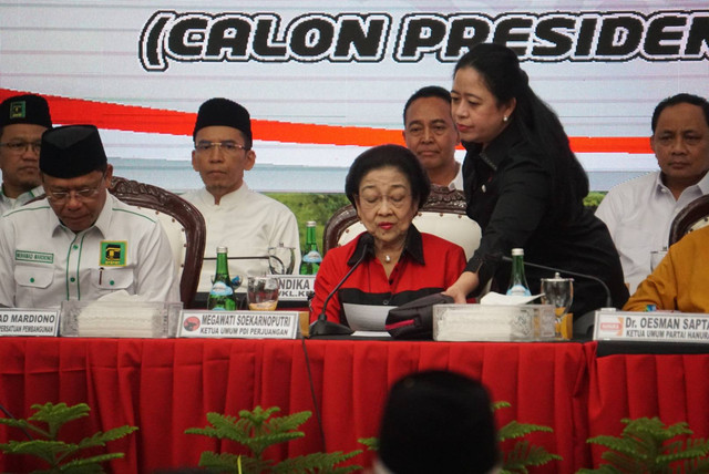 Ketua Umum PDIP Megawati Soekarnoputri saat mengumumkan Bacawapres pendamping Ganjar Pranowo di DPP PDIP, Jakarta, Rabu (18/10/2023). Foto: Iqbal Firdaus/kumparan