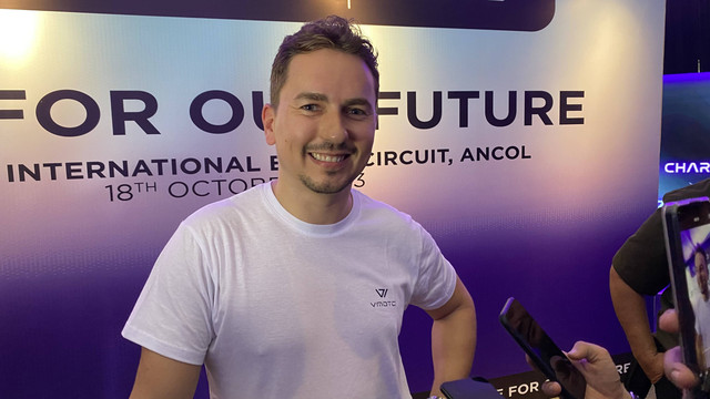 Jorge Lorenzo dalam acara peluncuran motor listrik Charged di Sirkuit Formula E, Jakarta, Rabu (18/10)
Foto: Soni Insan Bagus/kumparan