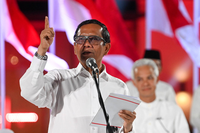 Bakal calon wakil presiden Mahfud MD menyampaikan sambutannya saat deklarasi dukungan di Gedung Arsip Nasional, di Jakarta, Rabu (18/10/2023). Foto: M Risyal Hidayat/ANTARA FOTO