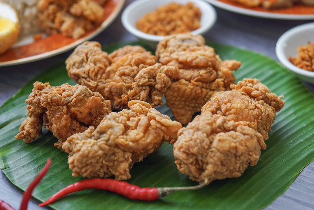 Ilustrasi Cara Bikin Ayam Goreng, Foto: Unsplash/Ke Vin