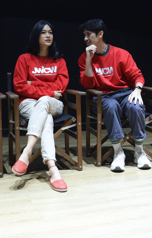 Artis Prisa Nasution bersama Iedil Putra saat hadir di konferesi pers Jakarta World Cinema Week di FX Sudirman, Jakarta, Kamis, (19/10/2023). Foto: Agus Apriyanto