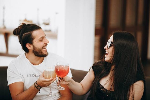 Ilustrasi Cara Kenalan Sama Cewek. Foto: dok. Unsplash/Helena Lopes