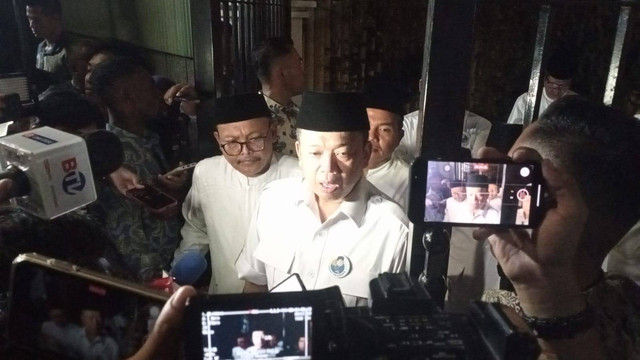 Ketua Dewan Pengarah Relawan Jagat Prabowo, Nusron Wahid saat diwawancarai wartawan di kediaman Prabowo Subianto, Kertanegara 4, Jakarta Selatan, Kamis (19/10/2023). Foto: Fadlan/kumparan