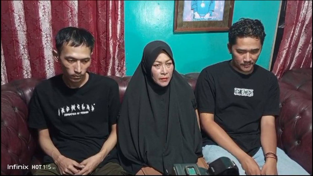 Mimin dan kedua anaknya  Arighi dan Agil Aulia, yang ditetapkan sebagai tersangka pembunuhan Amalia dan Tuti di Subang. Foto: Dok. kumparan