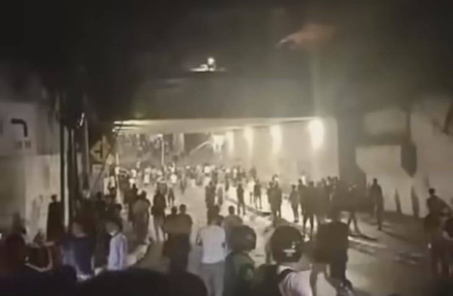 Untuk kesekian kalinya, tawuran warga terjadi di Kolong Manggarai pada Kamis (19/10) malam. Foto: Dok. Istimewa