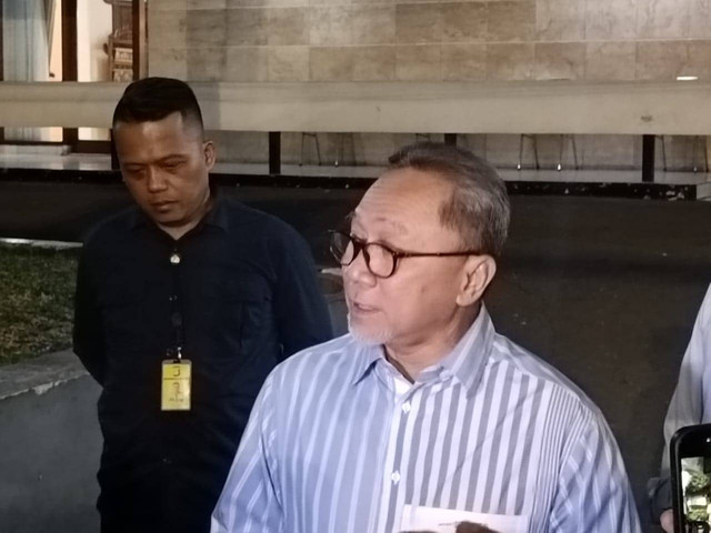 Ketua Umum PAN, Zulkifli Hasan di Rumah Dinasnya, Jl. Widya Chandra, Jakarta Selatan, Jumat (20/10) malam. Foto: Zamachsyari/kumparan